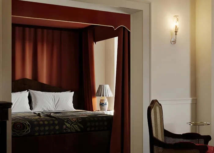 Shenandoah Mansions, An Ash Hotel